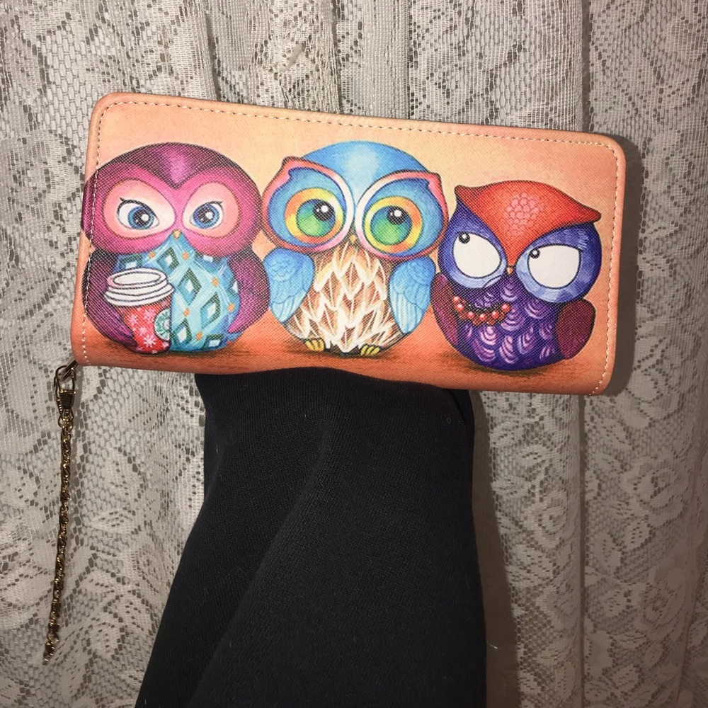 Adorable owl wallet.